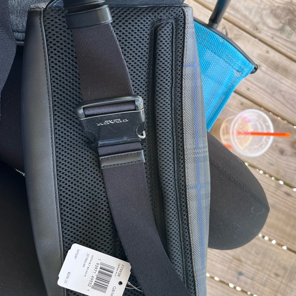 Brand new men coach Fanny pack new used … with tag’s still on it - Picture 3 of 7